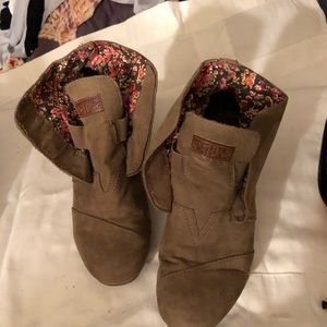 💕5/$25 Brown platform Booties 3” high size 8